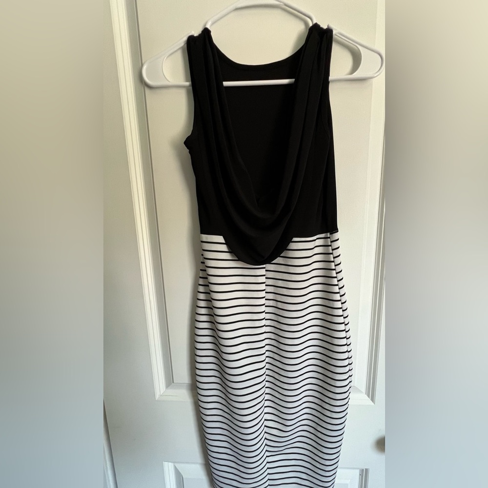 Chic Black and White Sleeveless Sheath Dress